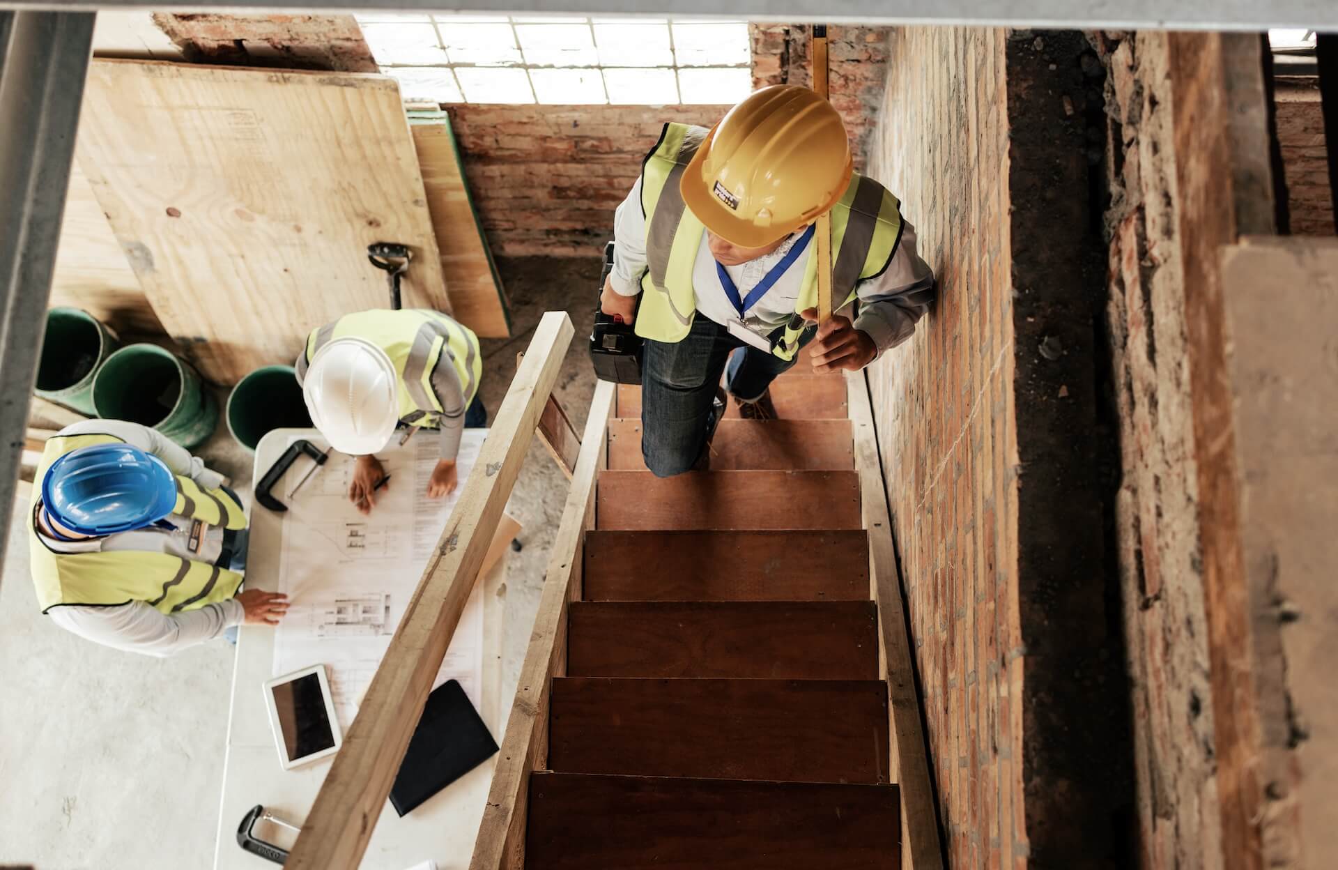 Trapprenovering Landskrona genomför en noggrann besiktning av trappan